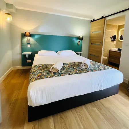 Astria Hotel