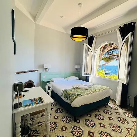 Отель Astria 3*