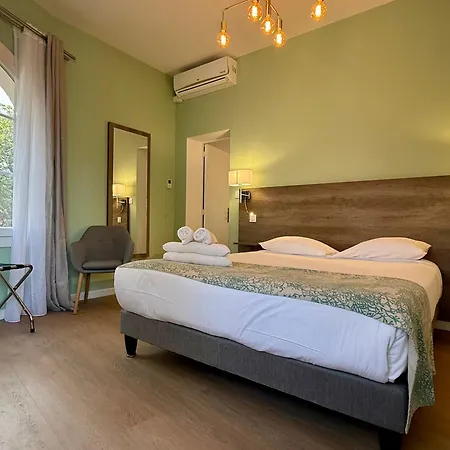 Astria Hotel 3*