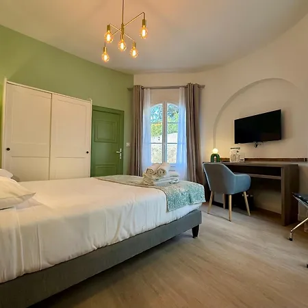 Astria Hotel