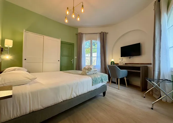 Astria Hotel