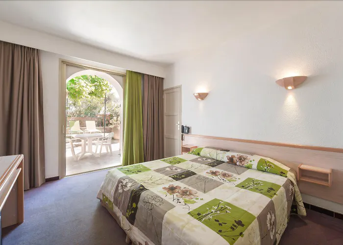 Astria Hotel